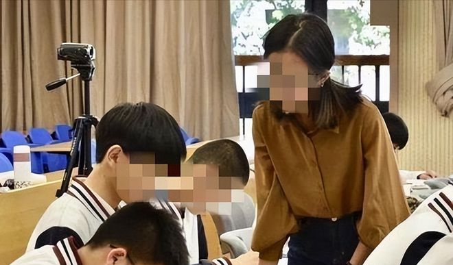 赢博体赢博体育app育官网入口湖北20岁男子在足浴店按摩留宿性侵47岁保洁员发生惊人一幕!(图13)