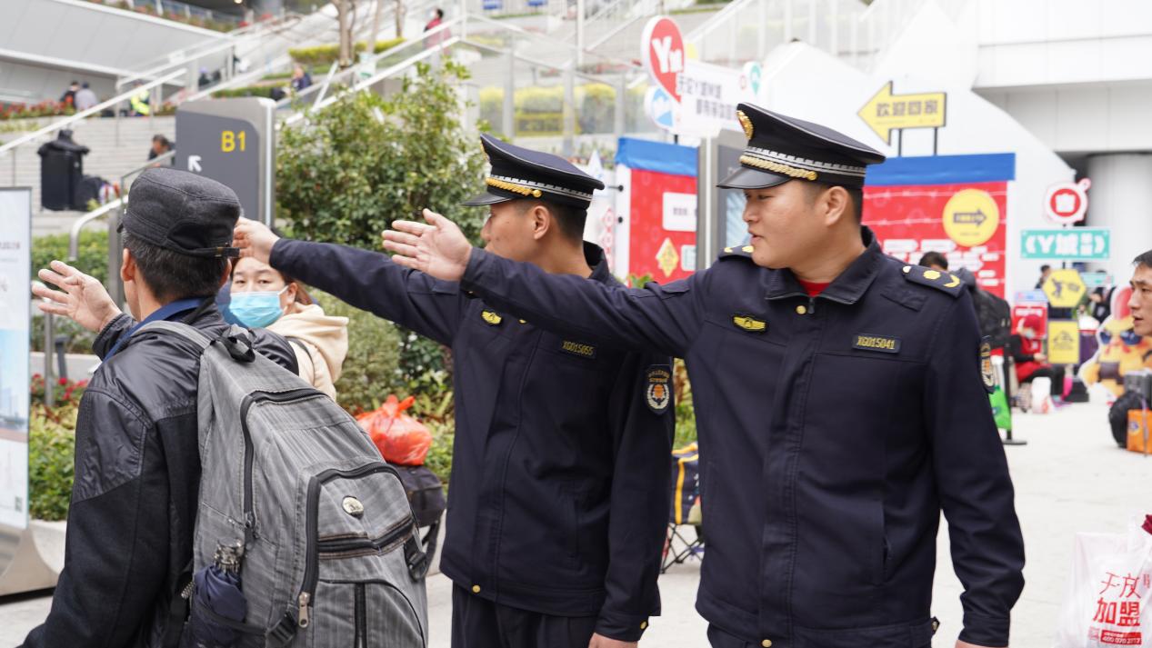 赢博体育官网入口：赢博体育app：部分重点站点实行24小时保洁广州做好春运站场城市管理工作(图2)