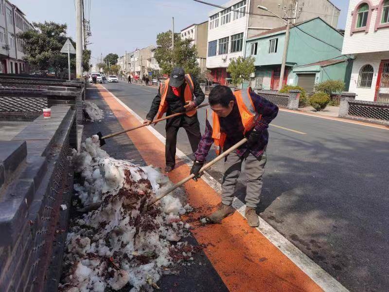 赢博体育app：春节我在岗：云梦养护工人坚守岗位 公路保洁不停歇(图4)